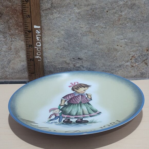 Schmid Hummel Mothers Day 1981 Playtime Decorative Wall Hanging Plate - Picture 6 of 11